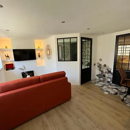 Апартаменты Standing Шоле